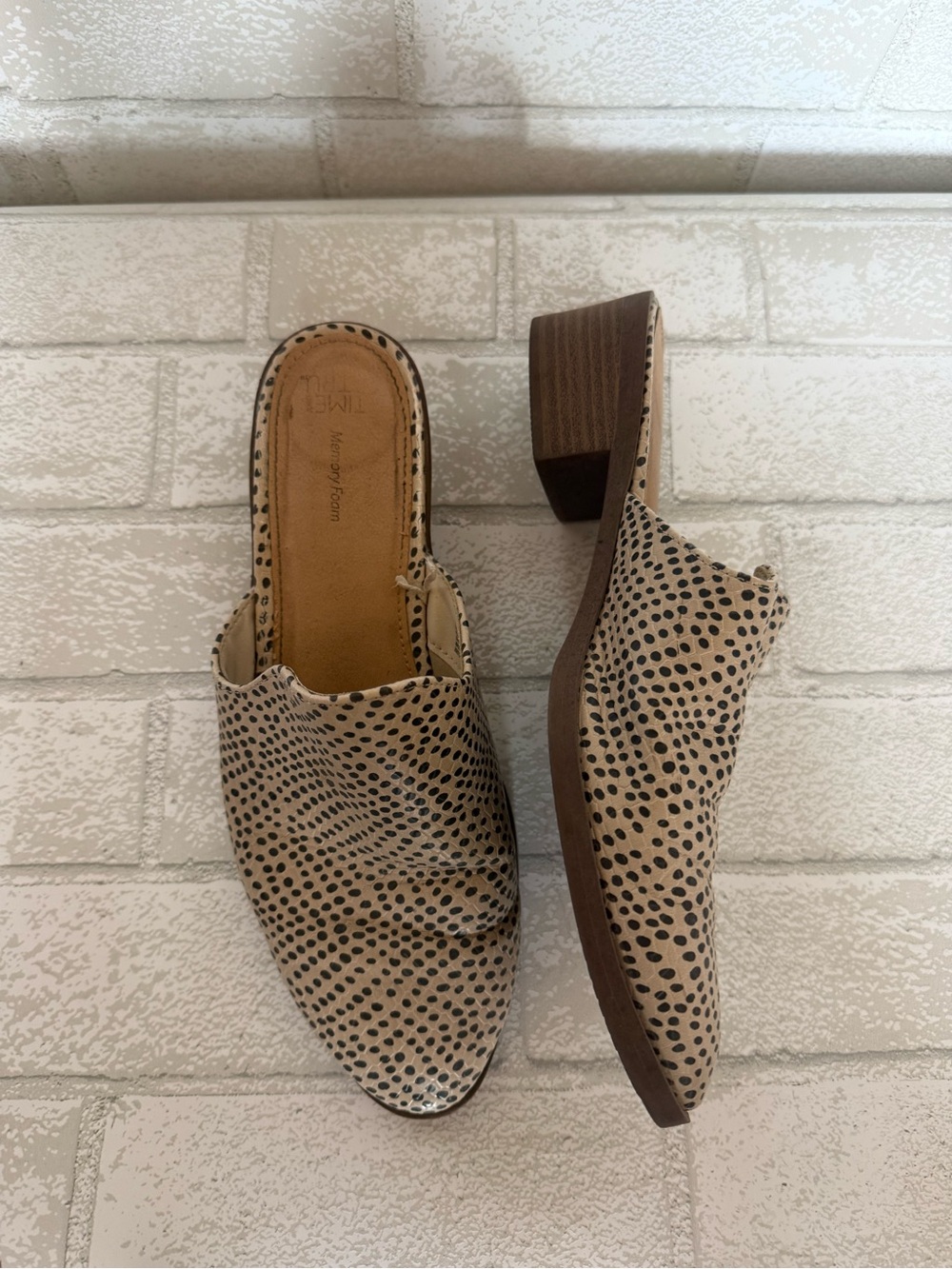 Slip-On Leopard Dot Mule Heels in Beige